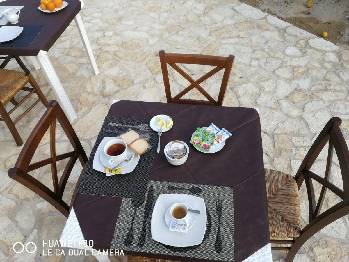 B&B Fiori Di Pesco เฟอร์ติเลีย ภายนอก รูปภาพ