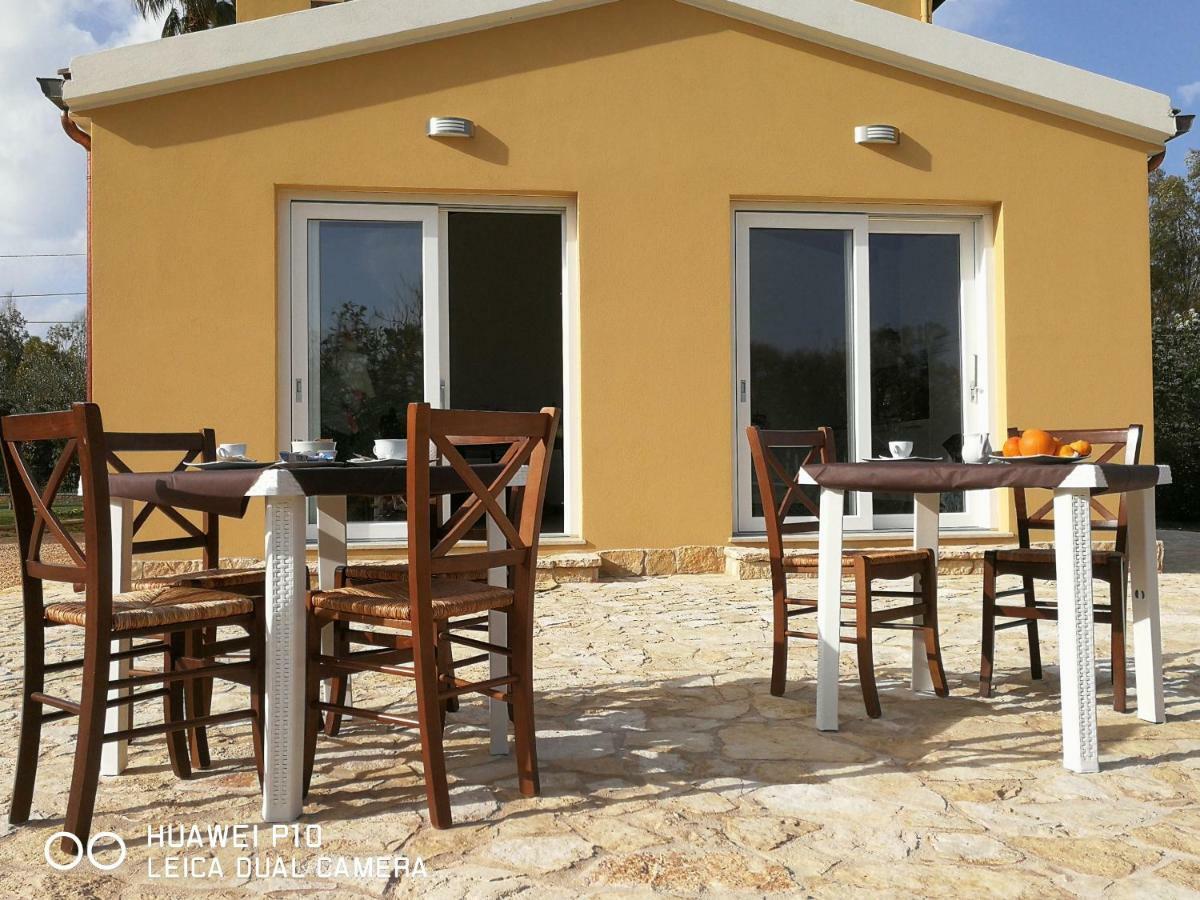 B&B Fiori Di Pesco เฟอร์ติเลีย ภายนอก รูปภาพ