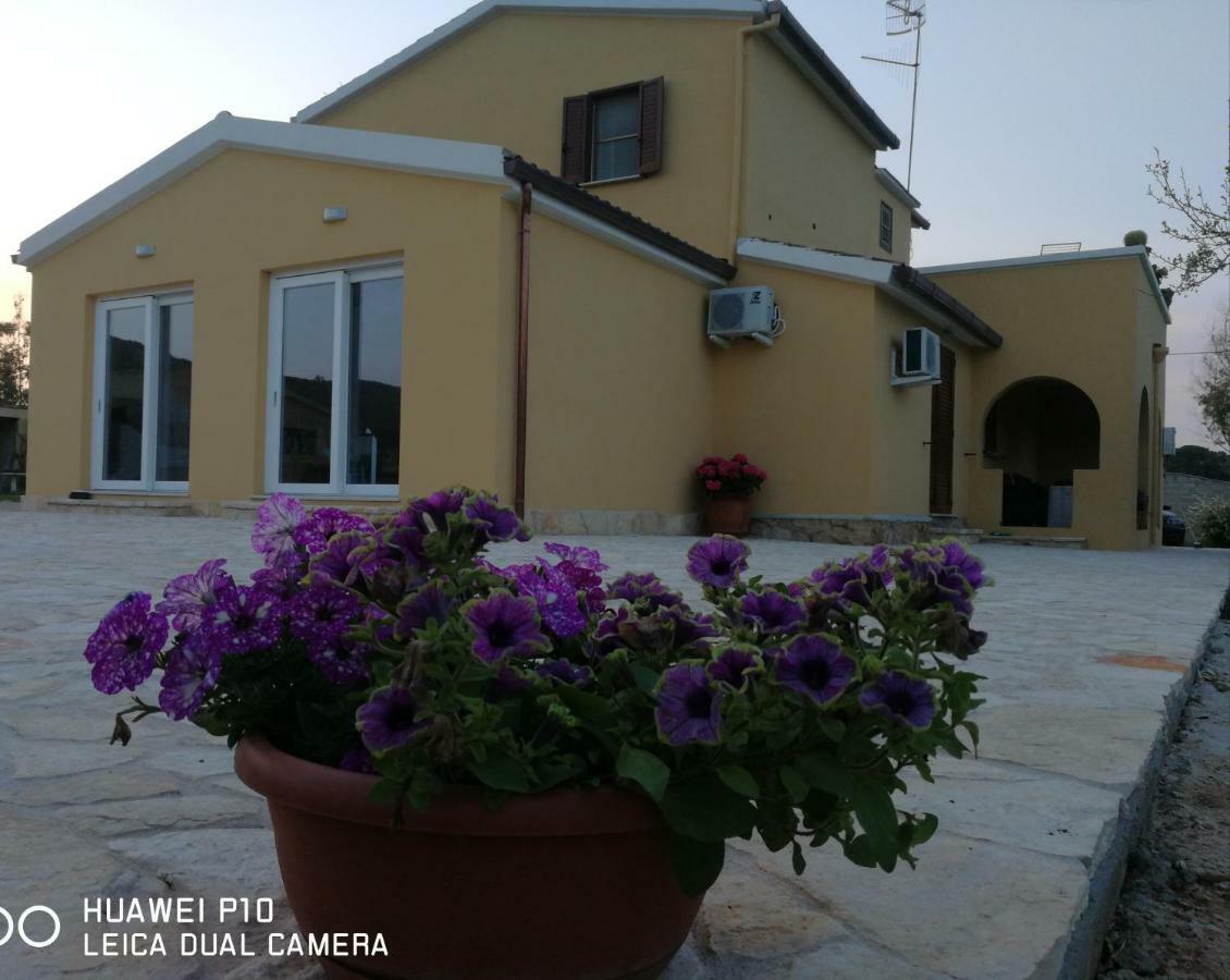 B&B Fiori Di Pesco เฟอร์ติเลีย ภายนอก รูปภาพ
