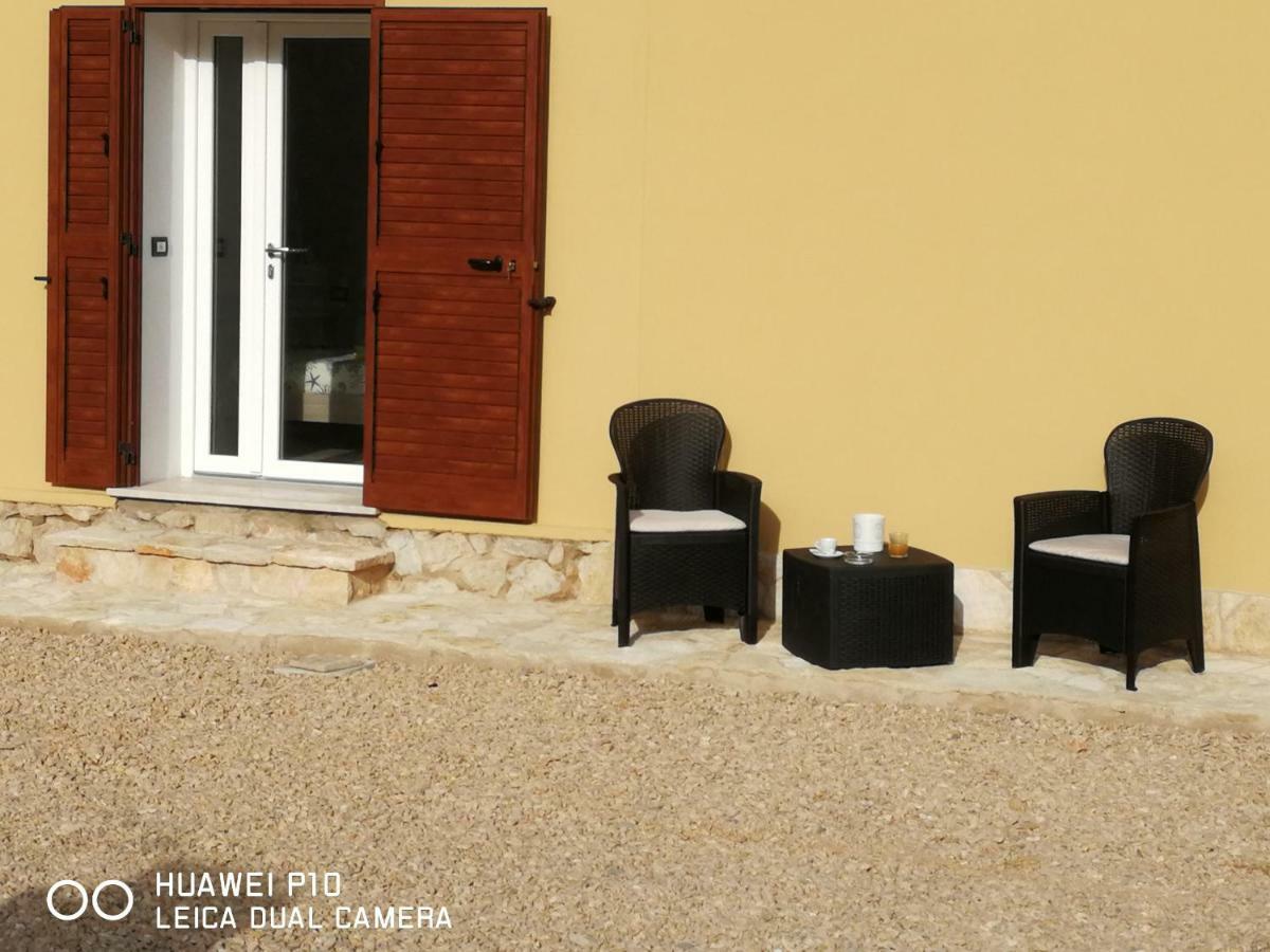 B&B Fiori Di Pesco เฟอร์ติเลีย ภายนอก รูปภาพ