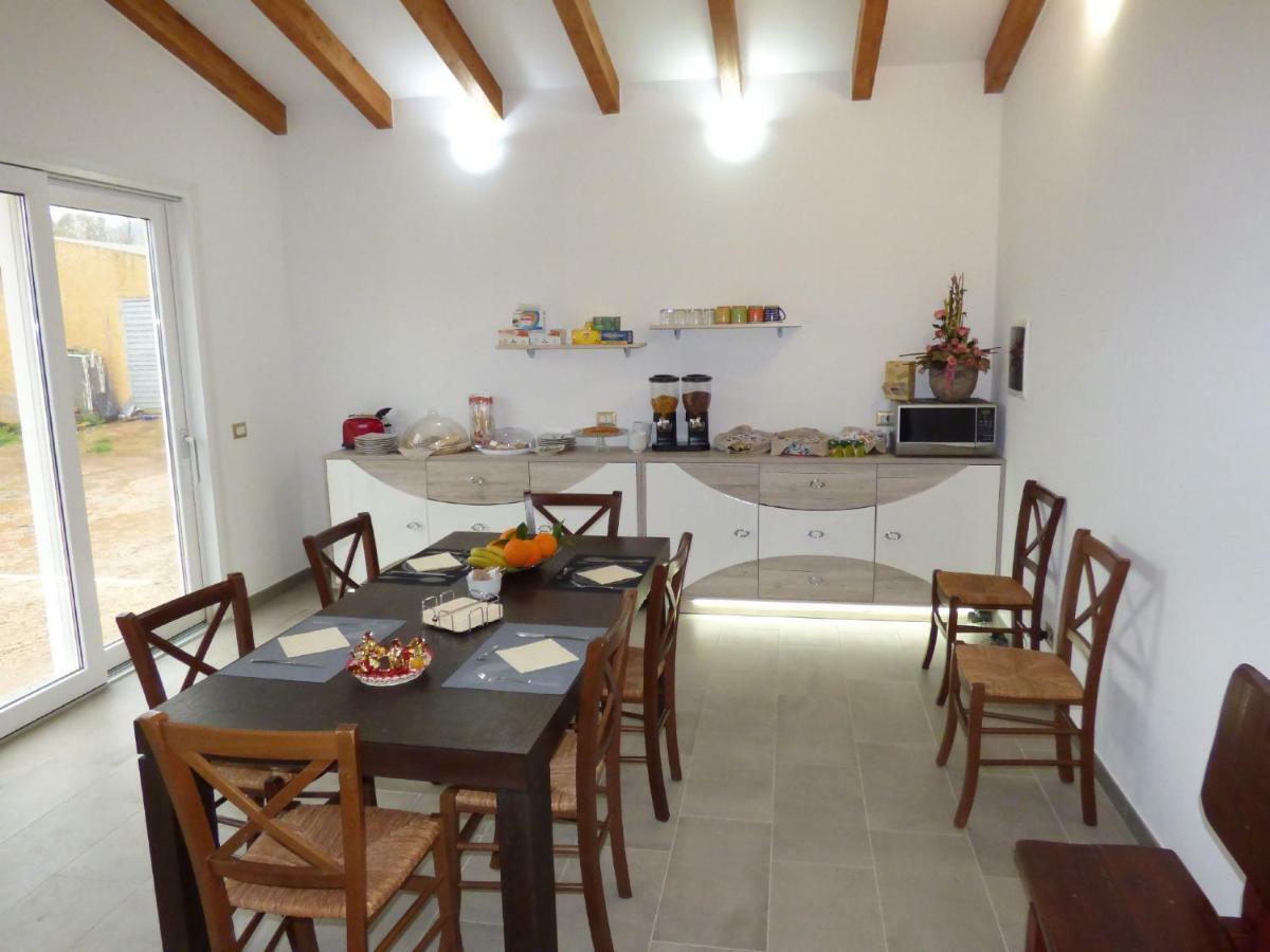 B&B Fiori Di Pesco เฟอร์ติเลีย ภายนอก รูปภาพ
