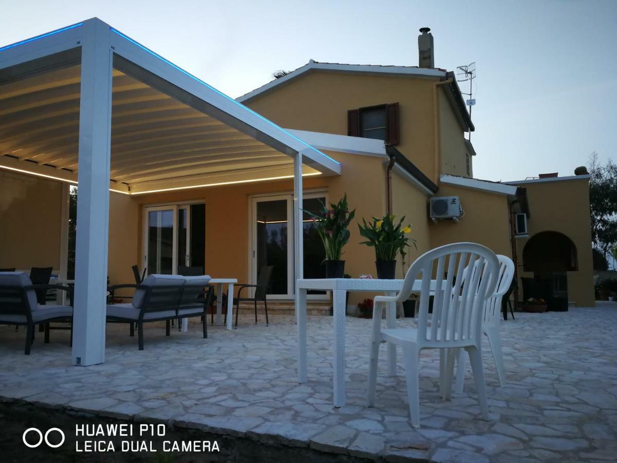 B&B Fiori Di Pesco เฟอร์ติเลีย ภายนอก รูปภาพ