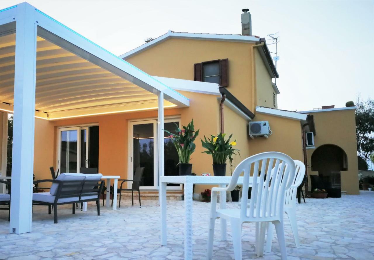 B&B Fiori Di Pesco เฟอร์ติเลีย ภายนอก รูปภาพ